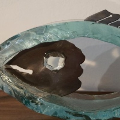 Ryba; szkło, metal wym. 17,5x33,5x10 cm 2020r