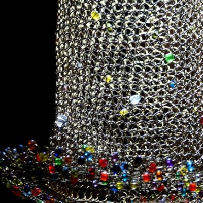 Lampa cylinder; Upleciona z drutu mosiężnego, koraliki kryształowe, wym. 30x15x15 cm
